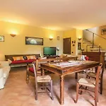 Lavinia Villa *